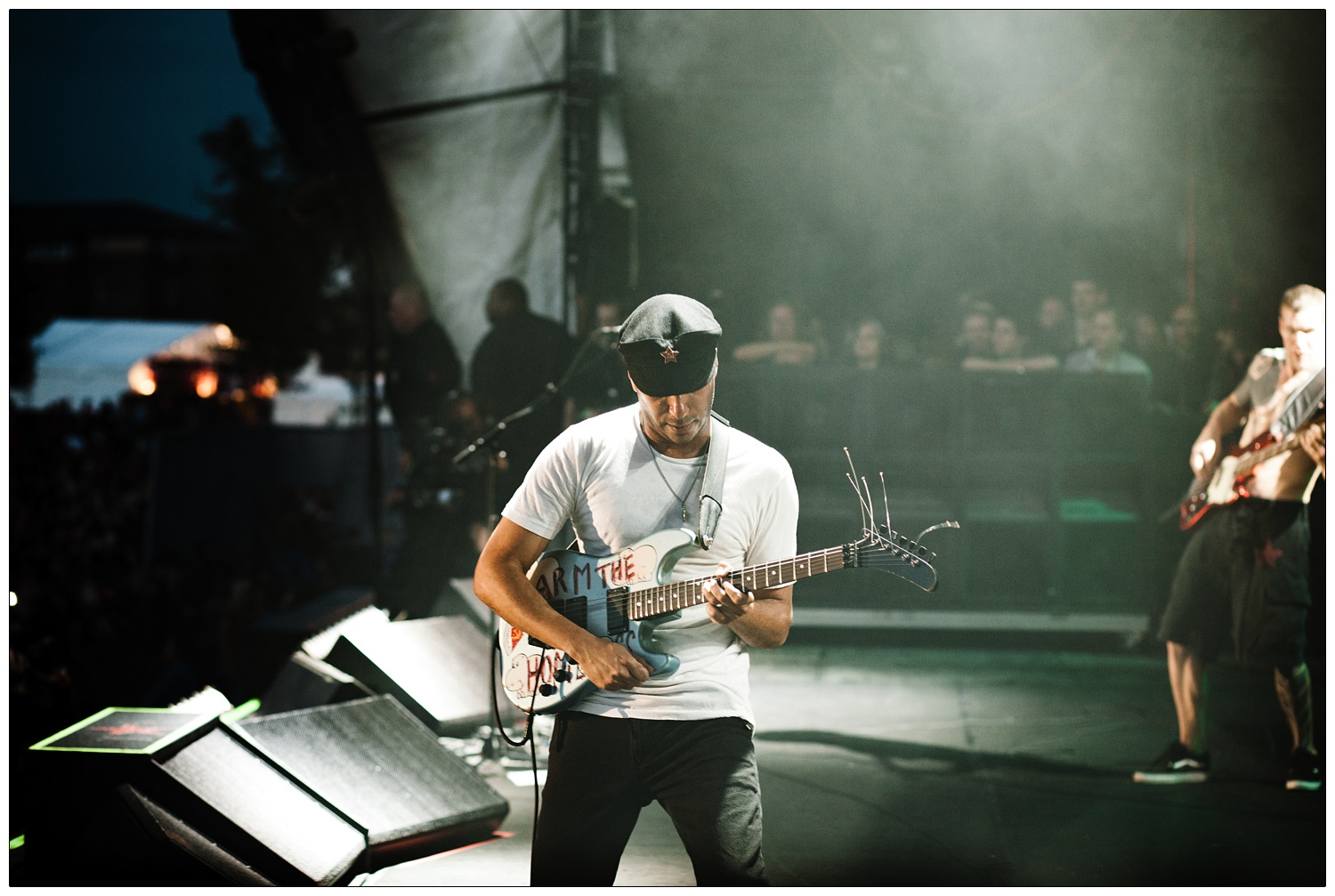 Tom Morello playing the Arm the Homeless guitar at the Finsbury Park gig, Tim Commerford in the background on bass