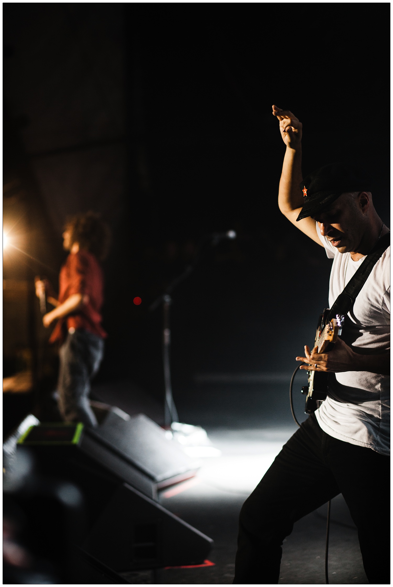 Tom Morello playing the Fender Telecaster “Sendero Luminoso”, Zack de la Rocha in the background. Rage Against the Machine gig at Finsbury Park.