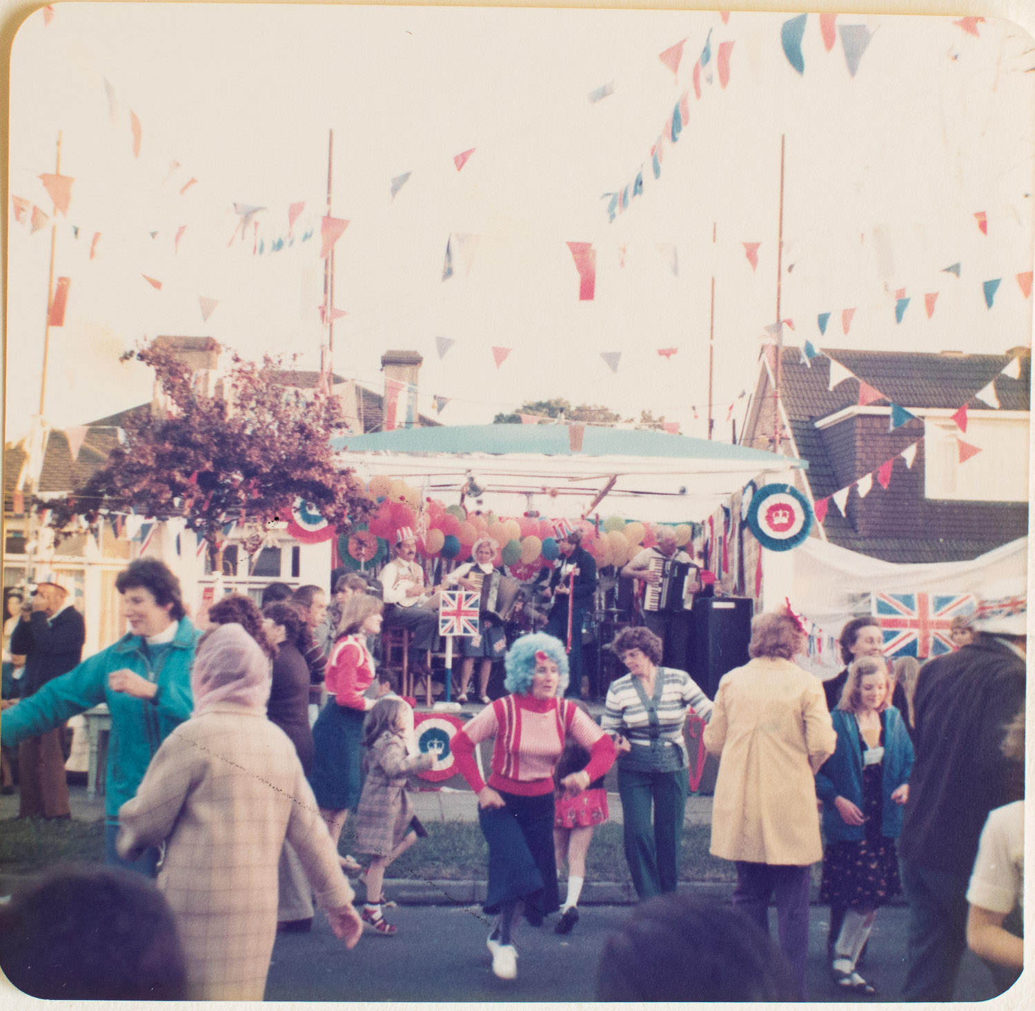 A silver jubilee street party in Rainham.